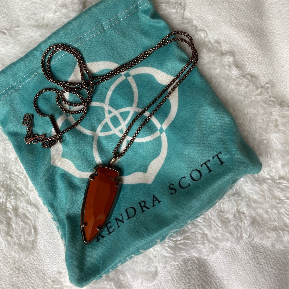 Kendra Scott necklace